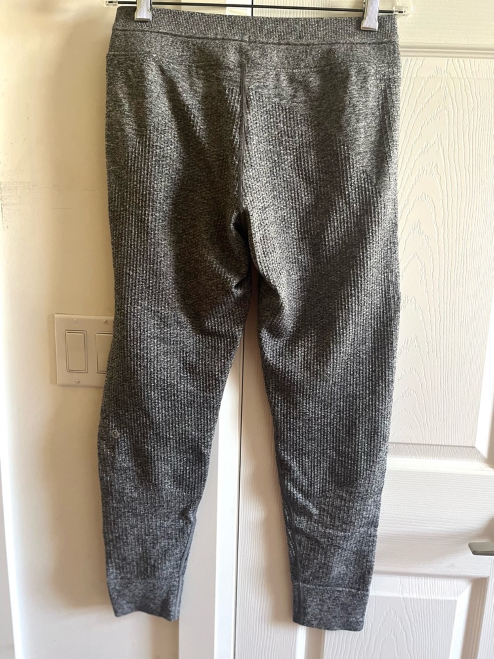 Lululemon Engineered Warmth Merino Wool-Blend Joggers  with Rib-Knit Design SZ 6 - Picture 3 of 10